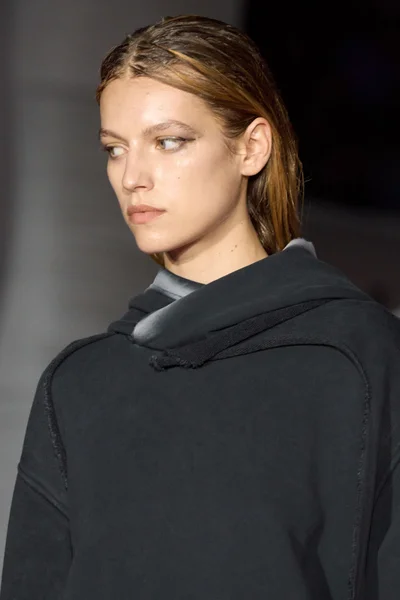 Look 64